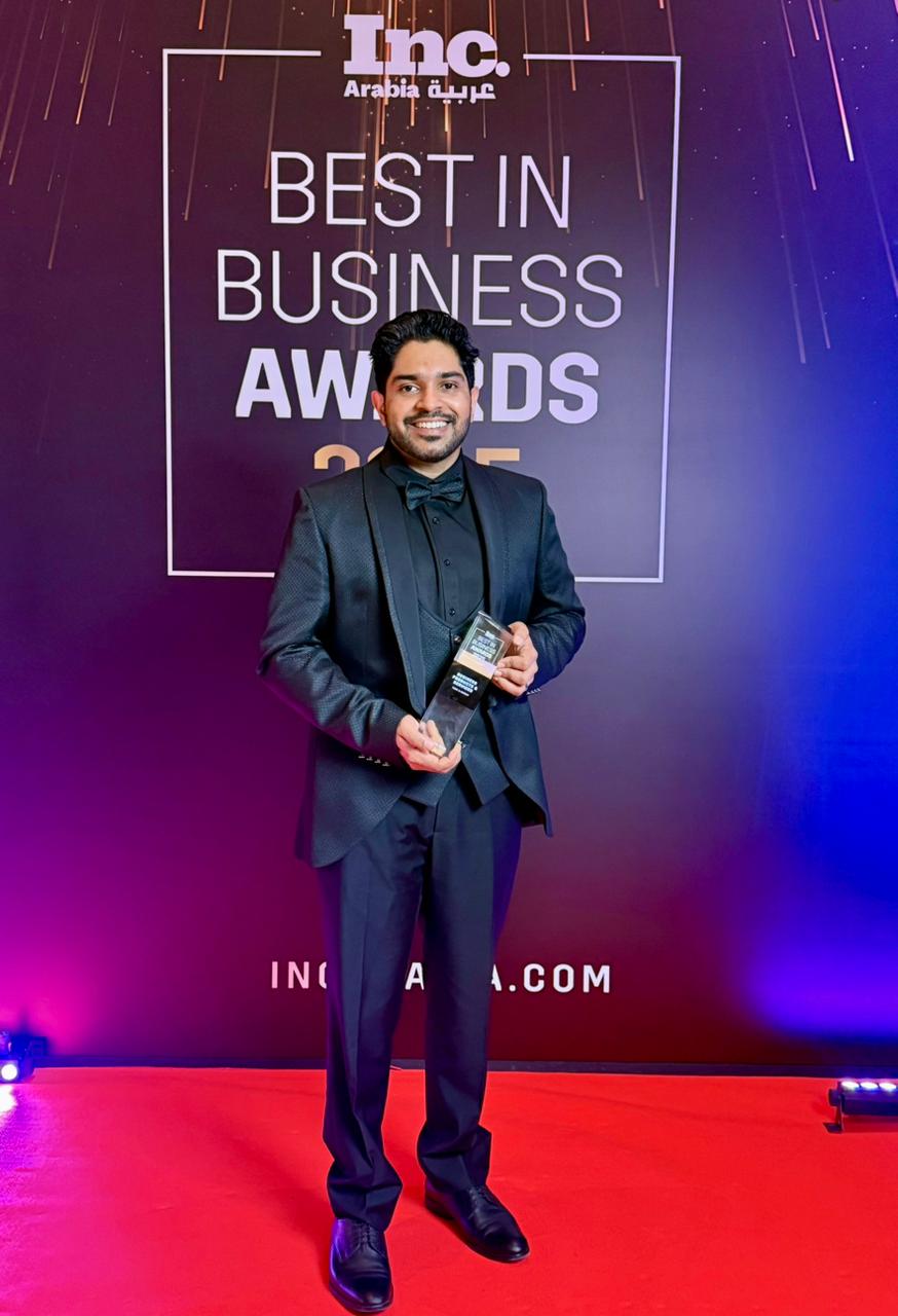 Tass and Hamjits Director Ahsan abdulla Receiving the best in business awards from Inc Arabia